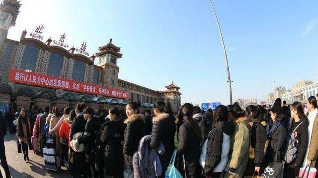 铁路局通知：纸质车票将被取消 实现一机行天下