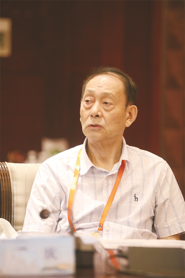 屈原学会名誉会长,湖北省屈原研究会顾问毛庆"我十分感佩宜昌关于大