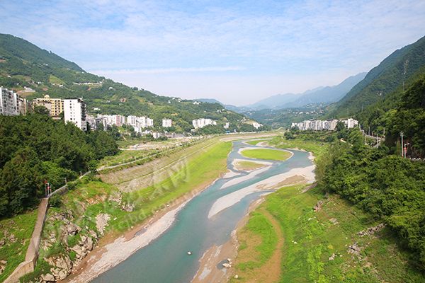沿渡河:河畅水清芳草绿