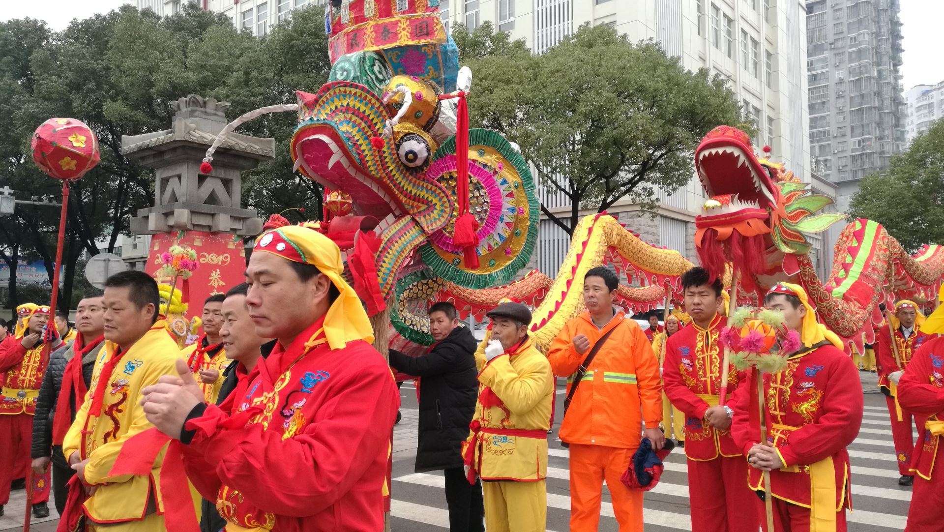 真的来啦!市民期盼已久的舞龙灯闹元宵活动正月十五,怎能少了龙灯!