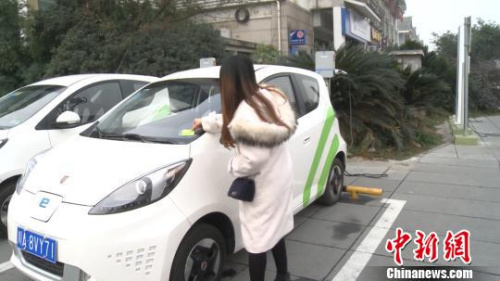 中国多地开始流行'共享汽车' 会否加剧交通拥堵