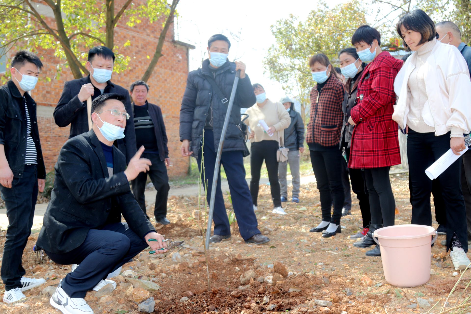 3月10日,大冶市,灵乡镇两级残联在贺铺村组织残疾人开展适用技术培训