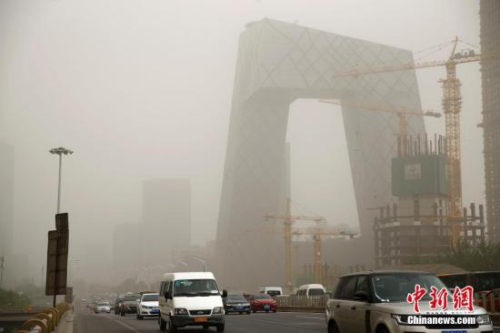 5月4日，北京城区遭沙尘笼罩。<a target='_blank' href='http://www.chinanews.com/'>中新社</a>记者 富田 摄