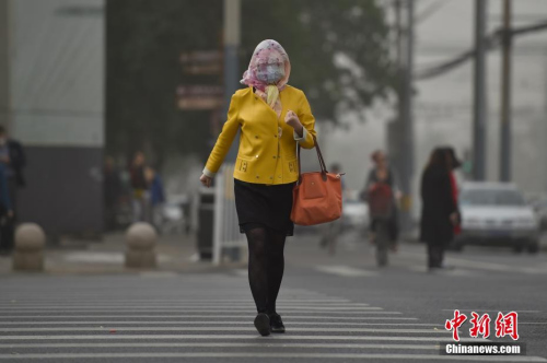 5月4日，北京城区遭沙尘笼罩。<a target='_blank' href='http://www.chinanews.com/' >中新网</a>记者 金硕 摄