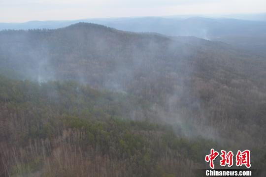 图为俄过境大火蔓延内蒙古大兴安岭现场 武警内蒙古森林总队大兴安岭支队 摄