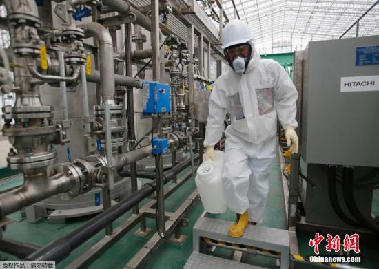 图为记者12日在东电福鸟第一核电站拍摄的现场情况。
