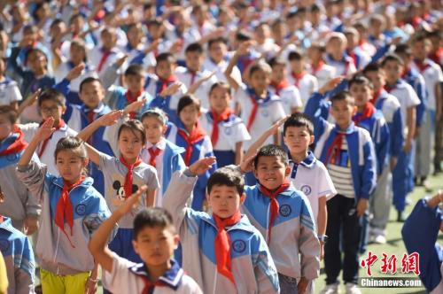 资料图：山西一小学举行开学仪式。武俊杰 摄