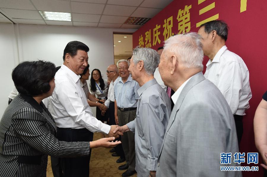 2014年9月9日，中共中央总书记、国家主席、中央军委主席习近平来到北京师范大学看望教师学生。(图片来源：新华社)
