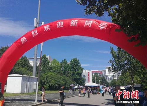 清华大学日前迎来新生入校 <a target='_blank' href='http://www.chinanews.com/' >中新网</a>记者 张尼 摄