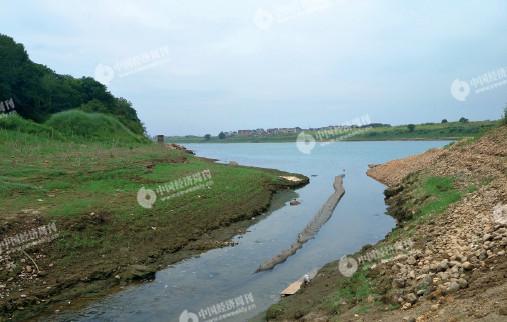 p21 江西省景德镇市乐平市塔山工业园大山庙排污口《中国经济周刊》记者 李永华 摄