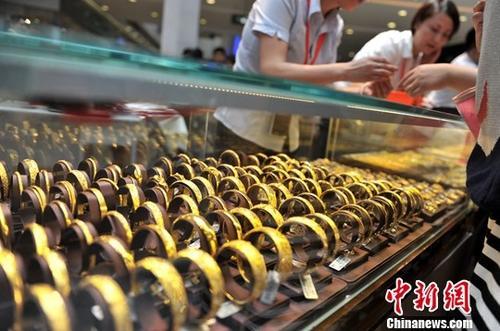 资料图：黄金饰品。<a target='_blank' href='http://www.chinanews.com/'>中新社</a>记者 吕明 摄