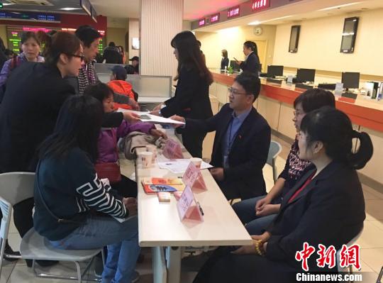 北京为疏解企业外来务工失业人员发放补贴