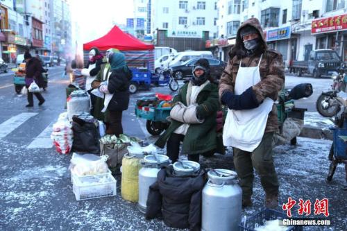 1月23日，黑龙江黑河出现持续降温达到近零下40度严寒天气。<a target='_blank' href='http://www.chinanews.com/'>中新社</a>发 张辉 摄 图片来源：CNSPHOTO 