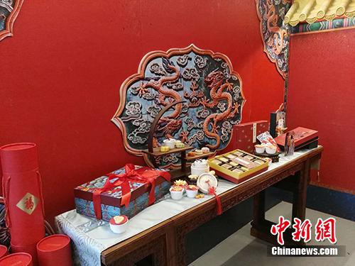 快闪店中的故宫元素食品。<a target='_blank' href='http://www.chinanews.com/' >中新网</a>记者 宋宇晟 摄