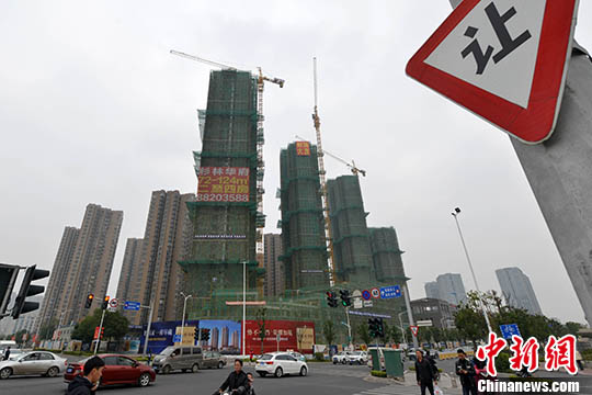 资料图：一处在建中的商品房。 <a target='_blank' href='http://www.chinanews.com/'>中新社</a>记者 吕明 摄