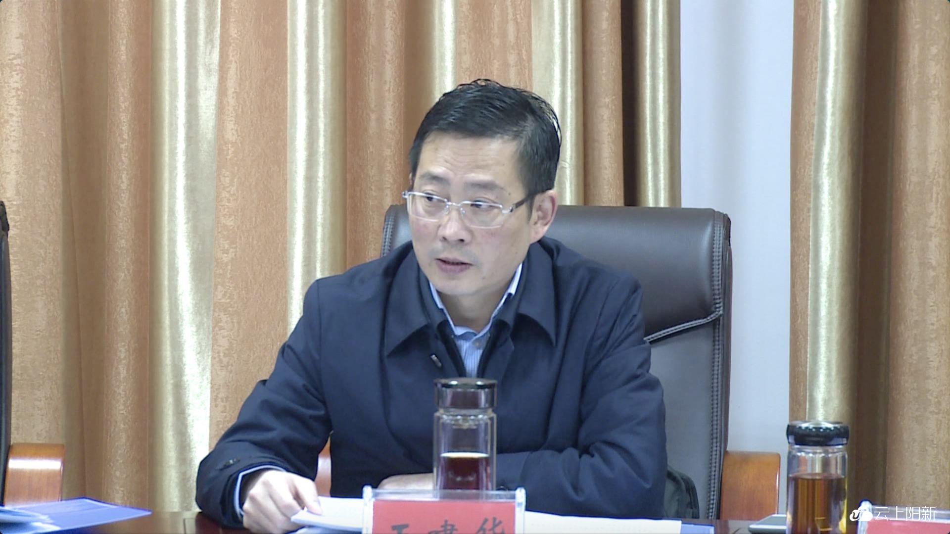 王建华主持召开县人大常委会第九次主任会议