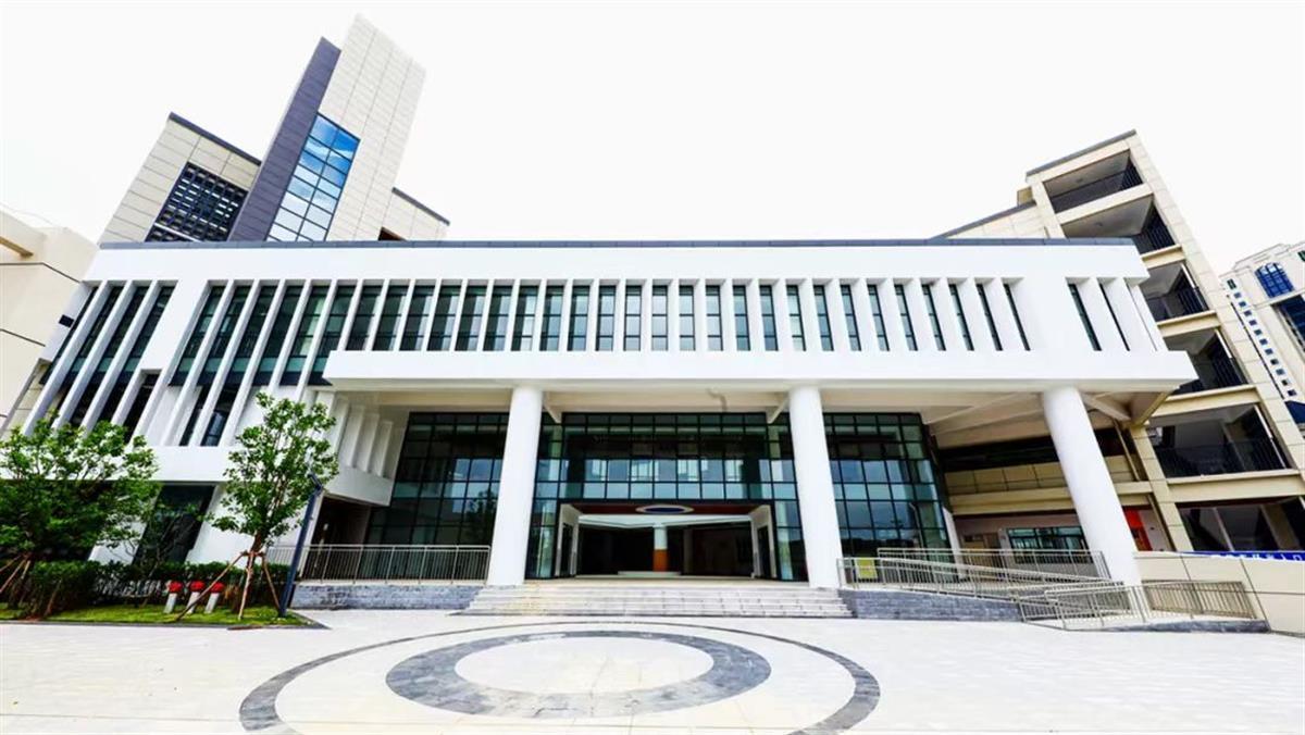 此外,汉阳区武汉市二十三中学改扩建工程顺利完工,晴川高中,建港中学