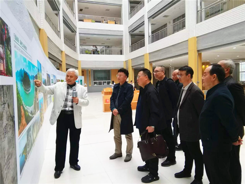 光影映汉江 山河入画来——李念摄影作品展在襄阳职业技术学院顺利启幕 