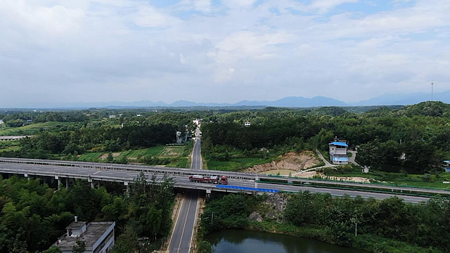 黄黄高速公路图片