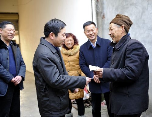 老河口:节前慰问送祝福 浓浓关怀暖人心