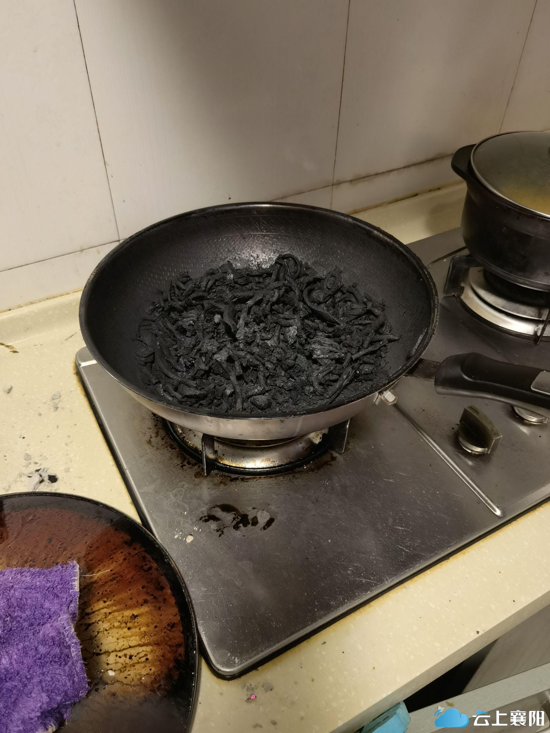 做饭烧焦锅真实图片图片