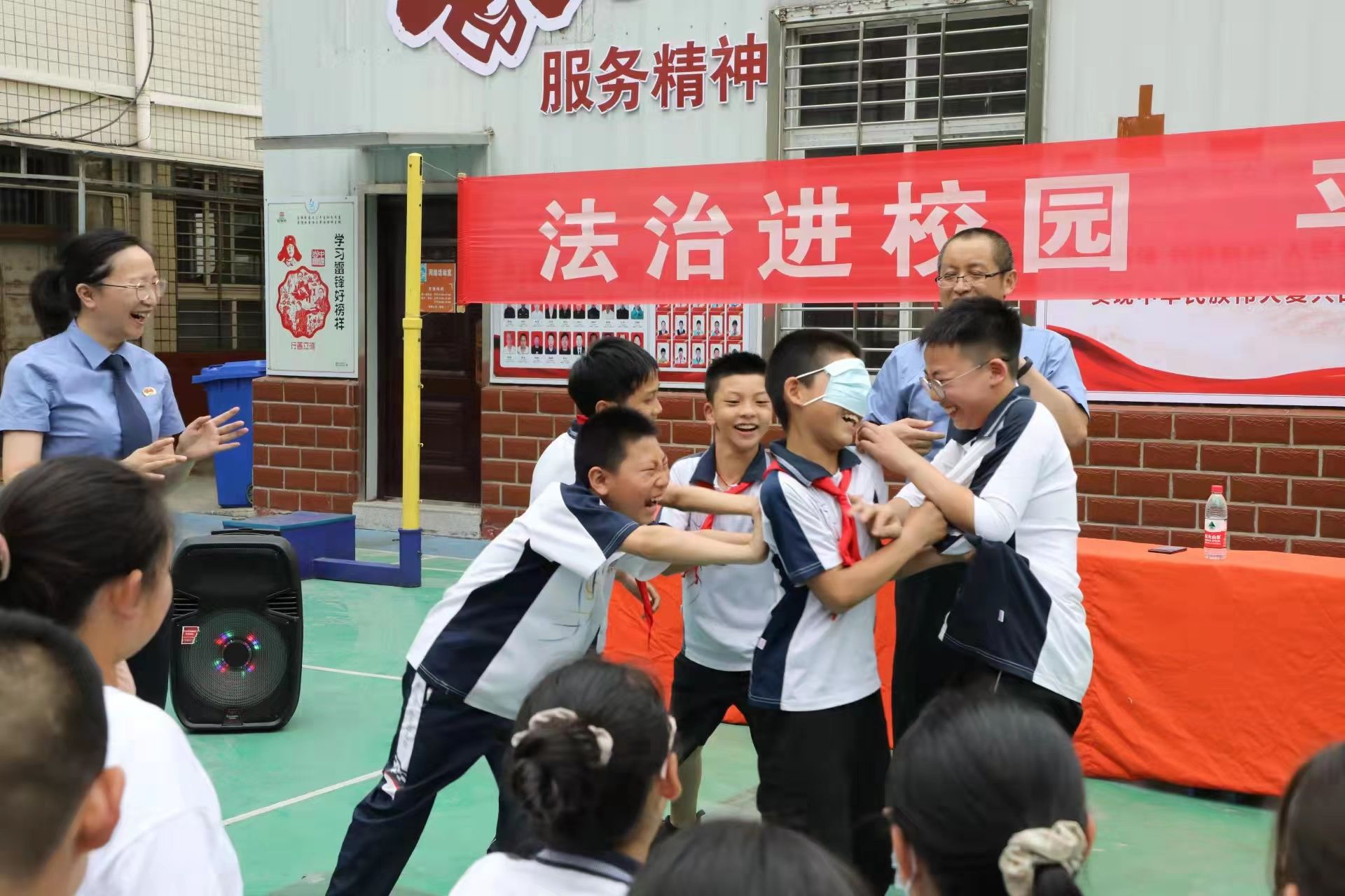 方圆学校:法治教育进校园 以法为礼庆"六一"