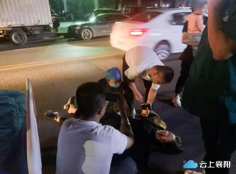 担架救人怎么使用飞奔救人的“担架哥”找到了！_https://www.jmylbn.com_新闻资讯_第2张