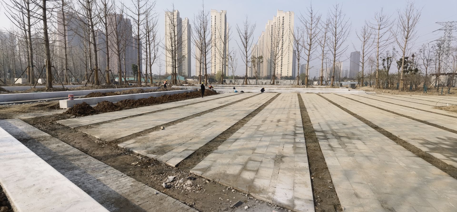 施工方中建三局襄阳樊城环形绿道及公园建设工程项目经理晏斌告诉记者