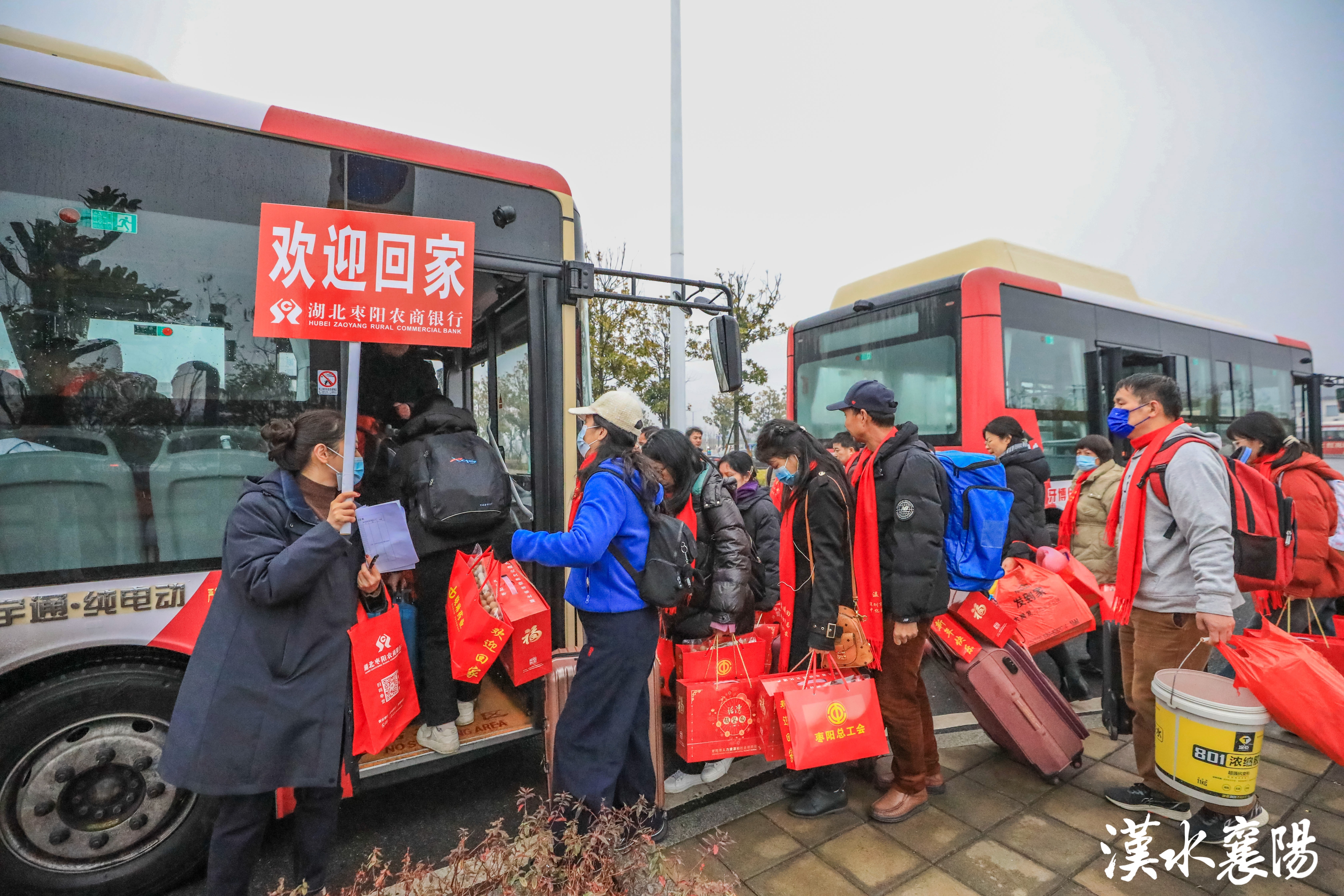 枣阳老乡乘坐专列返乡