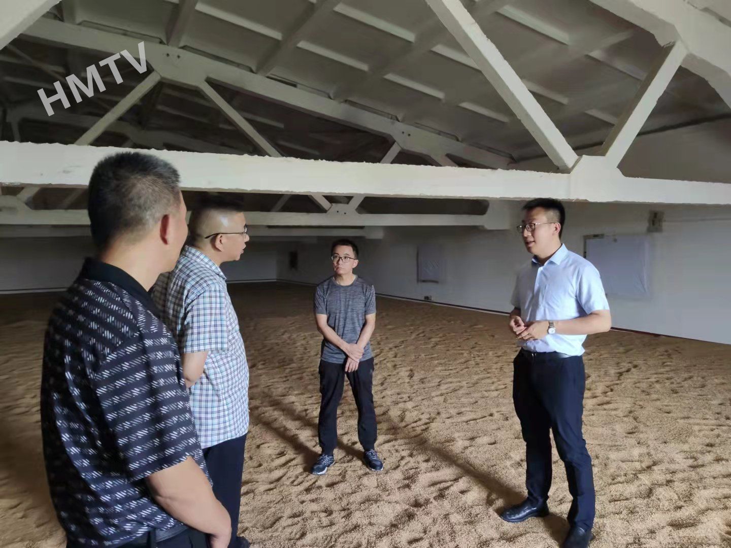 云上黄梅报道(全媒体记者:张维维)10月2日,县委常委钟林调研督办涉粮