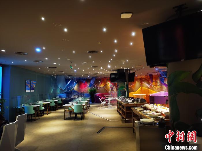 冰立方场馆内餐饮区之一。　国家游泳中心(冰立方)餐饮团队供图