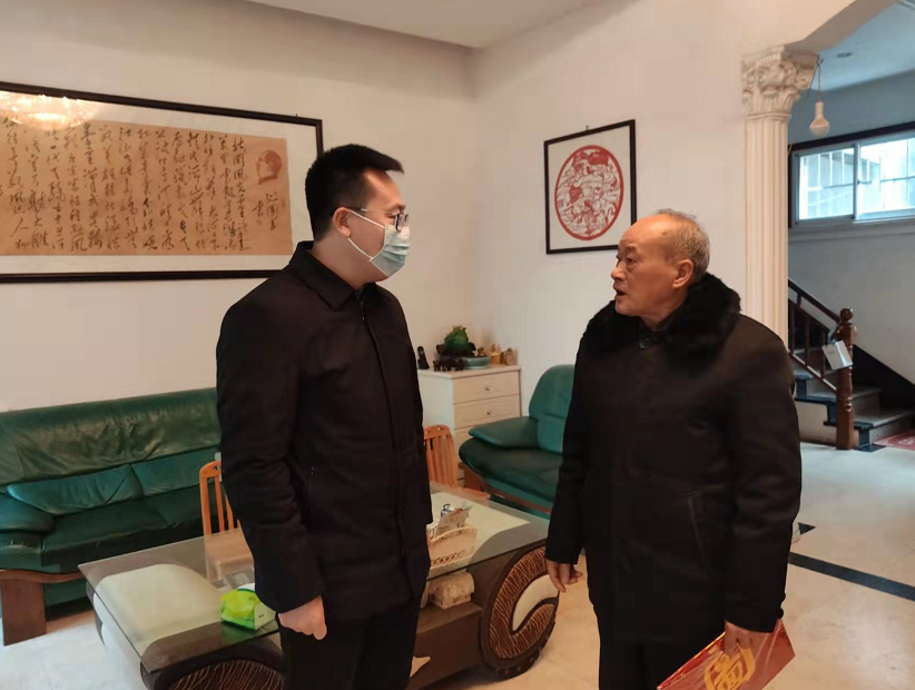 【快讯】钟林看望慰问离退休老干部_云上黄梅