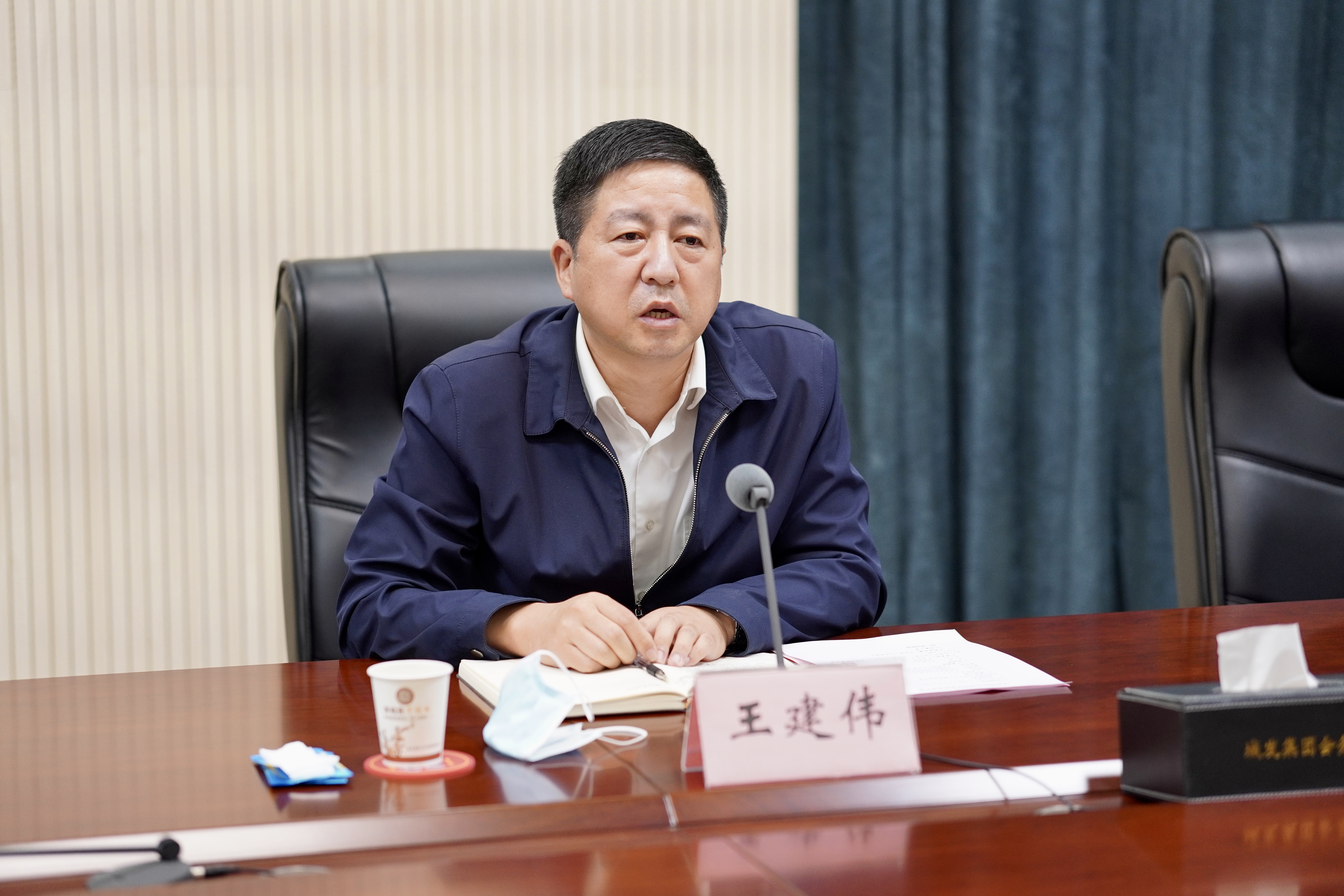 1日,县委副书记,县长马梁会见大唐湖北公司党委书记,董事长王建伟一行