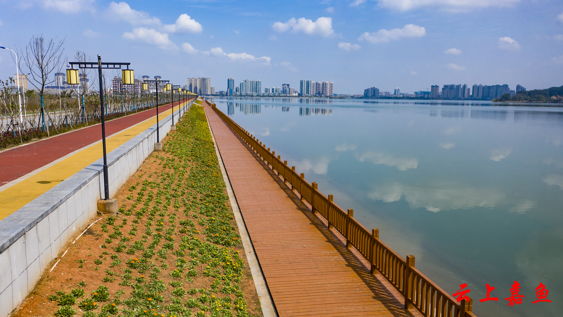 三月嘉鱼人间芳菲春池嫣韵