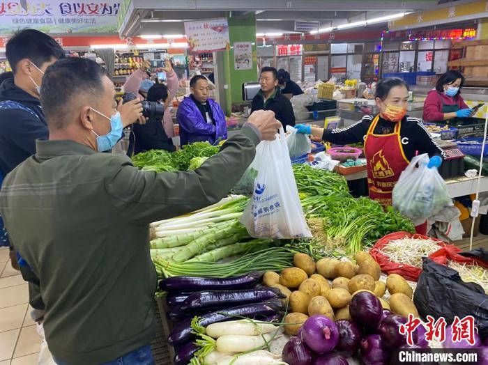 资料图:推广使用可降解塑料袋。 符宇群 摄 资料图:推广使用可降解塑料袋。 符宇群 摄