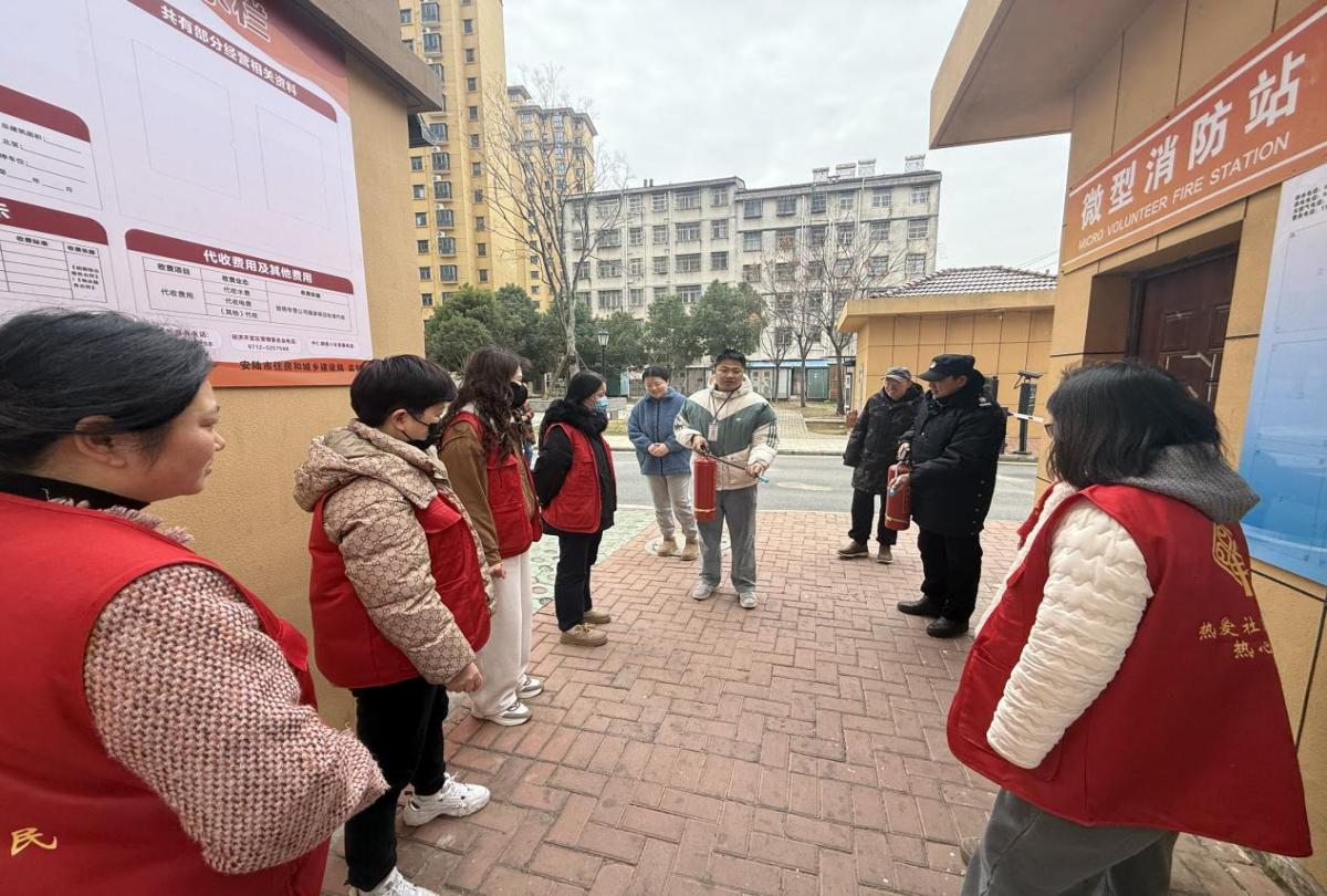 12a2072780b688aa2c0bf436ad58e74b