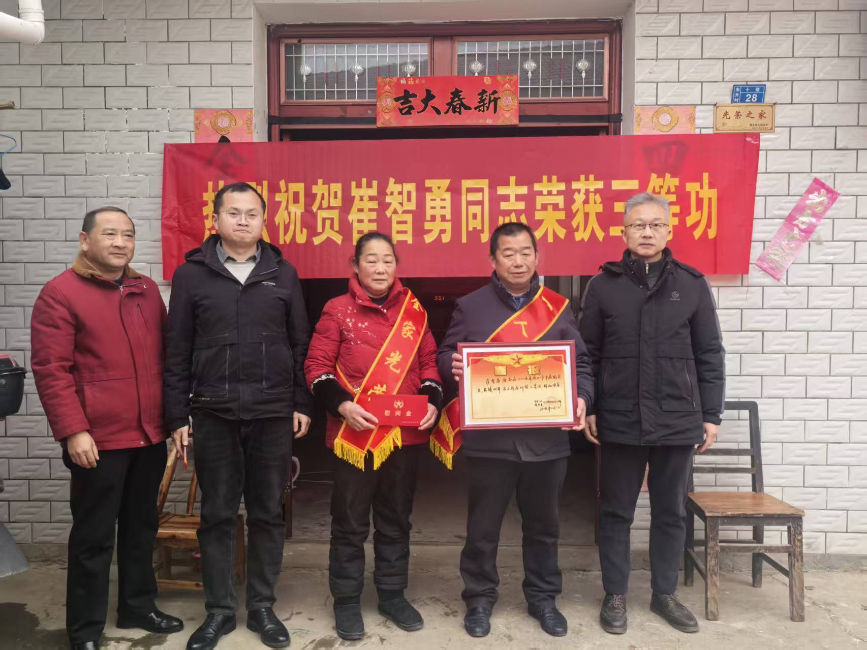 8d9f6348317d28adf2db42c20657bebe