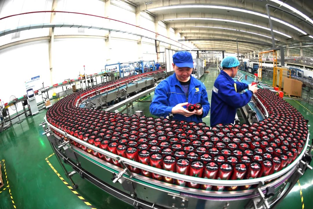 位于咸宁高新区的湖北奥瑞金饮料饮料工业有限公司饮料生产线.jpg 图片