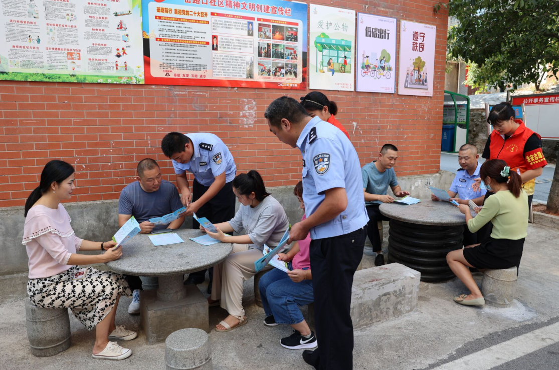 警民携手 共筑平安 咸宁公安开展社会治安联勤志愿服务活动_云上咸宁
