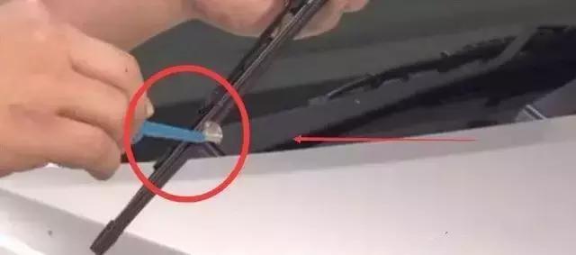 雨刮器刮不干净,只用几步