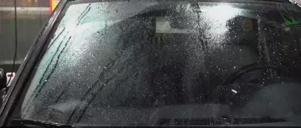 雨刮器刮不干净,只用几步