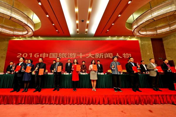 湖北高级导游陈珮获评“2016中国旅游十大新闻人物”