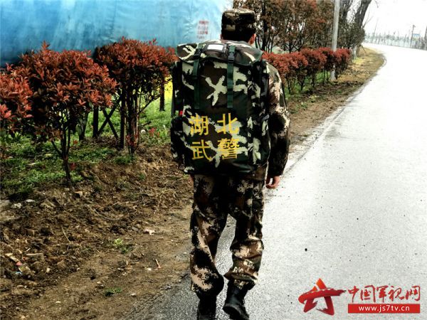 随州武警：一名政治指导员的极限挑战