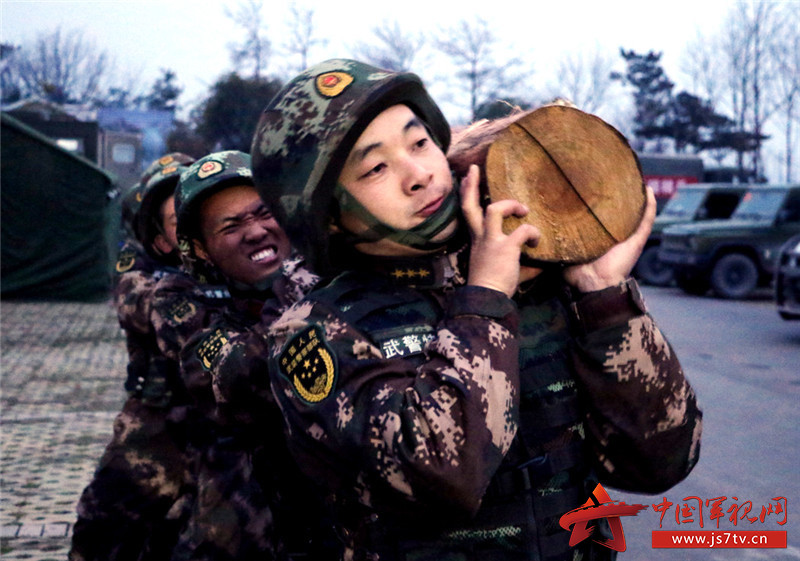 随州武警：一名政治指导员的极限挑战