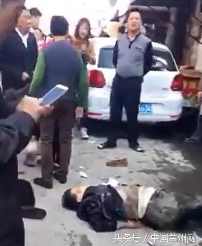 江苏宝应一女司机开车连续撞倒7名老年人