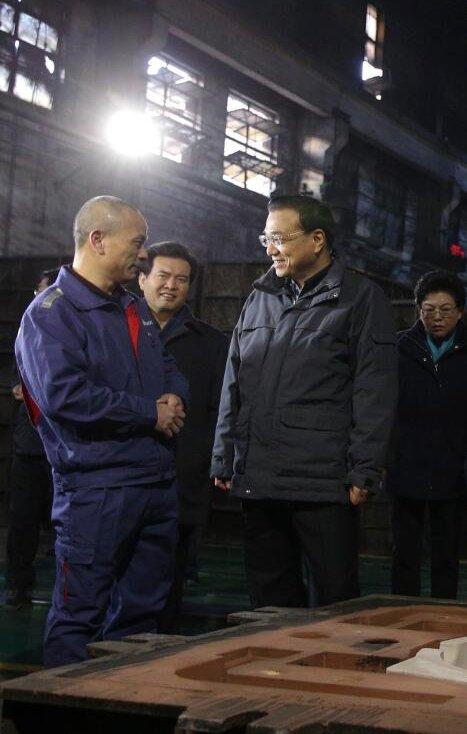 李克强赞这家企业一分钟穿越了两个时代 