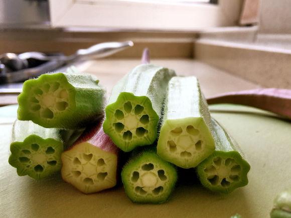 一位90后的姑娘，整天痴迷于花草，结果将生活变成了美丽的诗！