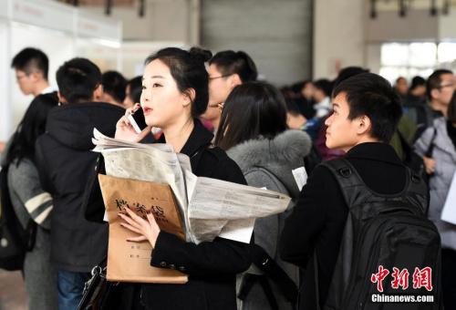 人社部回应民生热点：养老金是每人都涨5.5%吗？