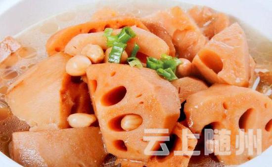 洪湖莲藕：洪湖生产的莲藕是一种水生作物，俗名莲菜、莲根、藕藕瓜等，属草本科植物，系湖北洪湖的主要土特产之一。