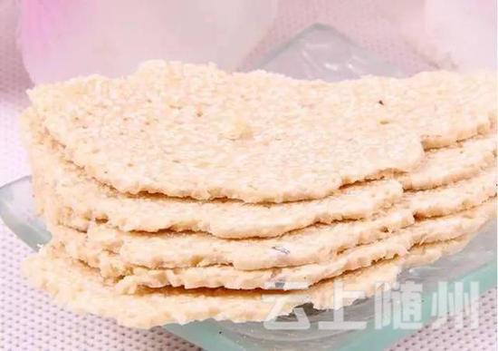 孝感麻糖历史悠久，相传宋太祖赵匡胤曾经吃过并赞不绝口，从而一举成为皇家贡品。成品主产地为孝感城南的八埠口。